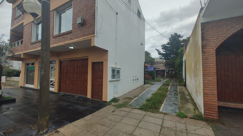 Departamento En Venta De 2 Dormitorios C/ Cochera En Costa Azul