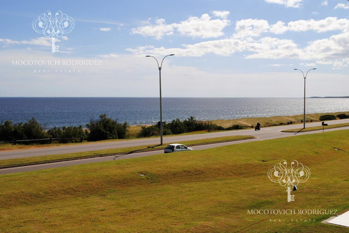 Apartamento En Venta Dos Dormitorios- Lumiere Punta Del Este - Frente Al Mar - Mansa - Servicios