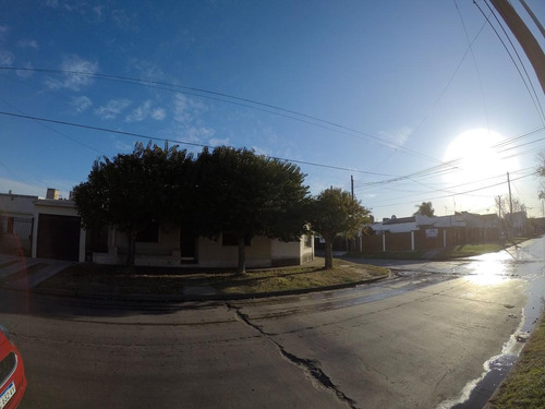 Imagen 8 de 30 de Venta Casa En Esquina Const. Sobre 2 Lotes Amplio Fondo Libre - Llavallol