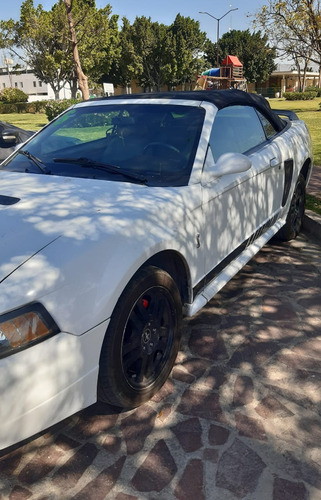 Ford Mustang 2000 Tipo Versión Cobra Color Blanco Y Negro