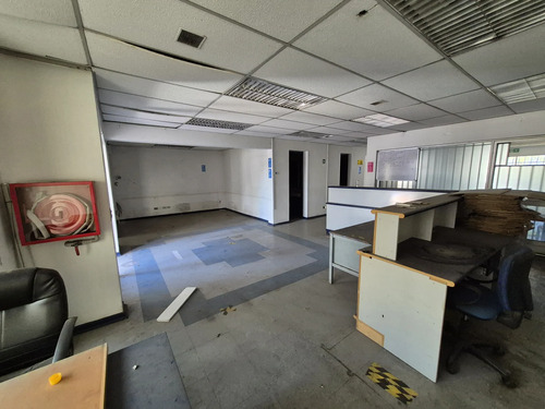 Céntrico Local Comercial En Venta, 1 Cuadra De Av Colón