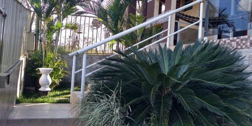 Sobrado De Frente Para O Lago Corumbá, Proximo Ao Clube Náutico