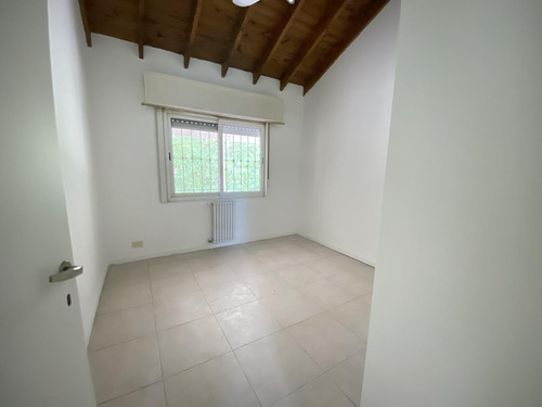 Casa En Alquiler Altos Del Barranco. Cuatro Cuartos. Barrio A Metros De Panamericana