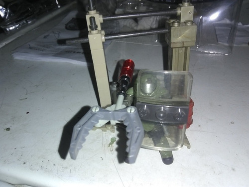Call Of Duty Mega Bloks Juggernaut + Una Figura (Usado)