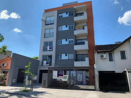 Depto. En Alquiler En Castelar Centro Ambiente Y Medio Con Cochera Apto Prof.
