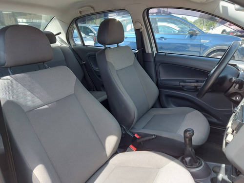 Imagem 6 de 13 de Volkswagen Voyage 1.6 Mi 8v Flex 4p Manual