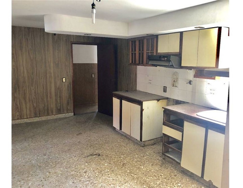 Imagen 1 de 11 de Departamento De 4 Amb. En Primero Piso.