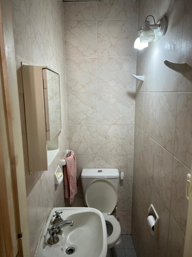 Casa En Alquiler, Apto Profesional , Actualmente Se Ocupa Como Oficinas . Ideal Oficinas . Cerca Del Centro Comercial , Tribunales , Transportes.