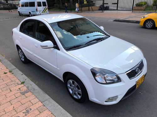 Kia Rio 2010 1.4 4 P
