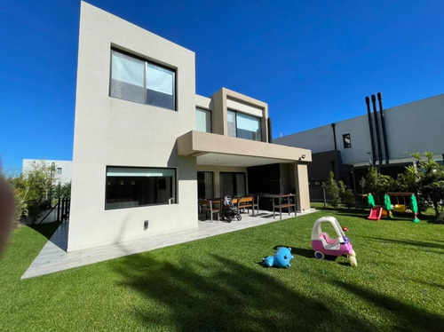 Casa En Venta Ubicado En Tipas, Nordelta, G.b.a. Zona Norte