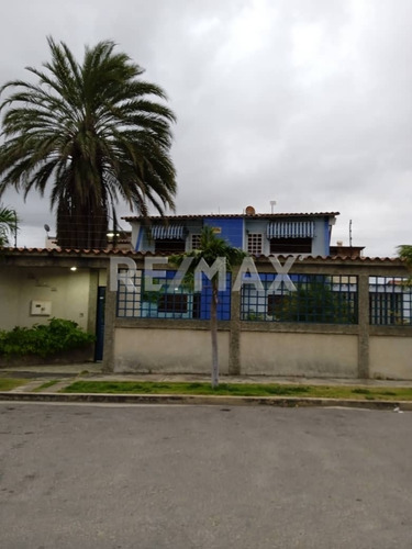 Imagen 8 de 10 de Casa Quinta Dos Niveles Urb. Nueva Andalucia Av. Cancamure