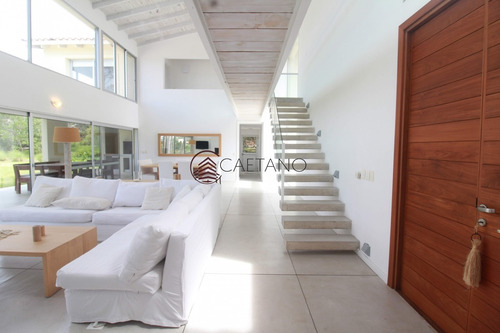 Alquiler Anual De Casa 4 Dormitorios + Servicio En Laguna Blanca, Montoya.-ref:1593