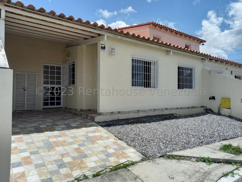 Casas En Venta En Cabudare Zona Atapaima C O D  2 - 4 - 1 - 6 - 2 - 4 - 1 Mp