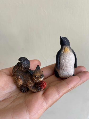 Yh 2 Antiguos Adornos Pingüino Y Ardilla Porcelana Italiana