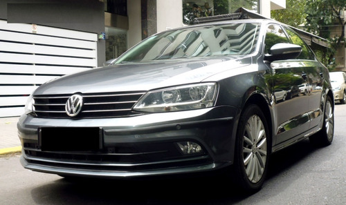 Imagen 8 de 25 de Volkswagen Vento 1.4 Highline Aut