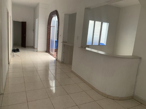 Casa Comercial En Arriendo Ubicada En Medellin Sector Buenos Aires (21354).