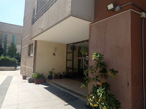 Departamento En Venta De 2 Dorm. Metro Hospitales