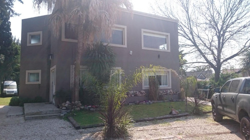 Imagen 9 de 30 de Excelente Chalet De Categoria Sobre Dos Lotes.-