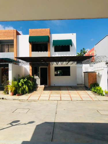 Seleny Vende Casa En Valencia Res Villa Prado Alto, Sector Piedra Pintada Trigal Norte