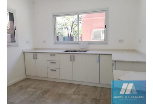 Imagen 17 de 22 de Casas En B° Con Porton Excelente Ubicacion