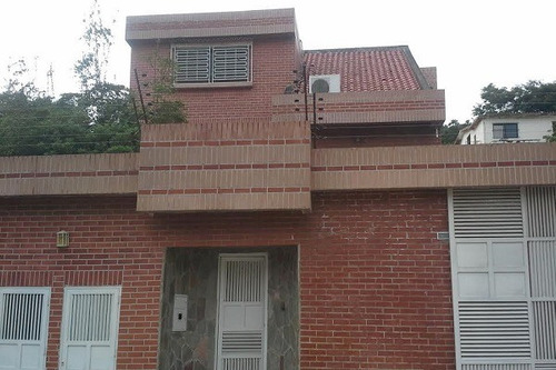 Mga Alquila Casa Sin Equipar En Colinas De Guataparo, Calle Cerrada 400 M2 De Construccion 1000 Terreno, 4h4b Cocina Tope En Granito.