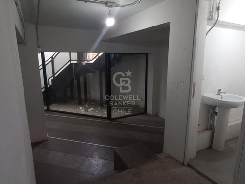 Local Comercial Estratégico Frente Al Metro Santiago