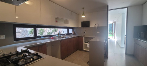 Casa En Arriendo De 5 Dorm. El Arrayan