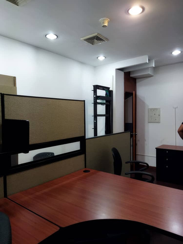 Oficina En Alquiler En Ccp, Av. Alirio Ugarte Pelayo