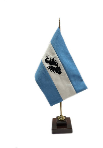 Imagen 1 de 3 de Bandera Argentina Malvinas Bordada C/base Madera Escritorio