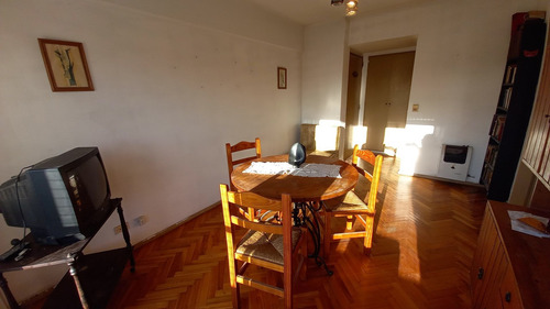 Imagen 3 de 10 de Departamento 2 Ambientes En Venta En La Boca