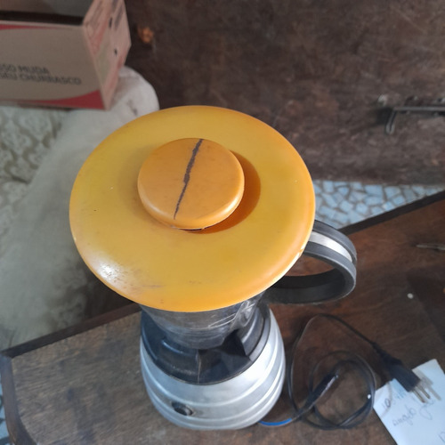 Imagem 4 de 7 de Liquidificador Antigo Alumínio Decorativo Não Funciona.