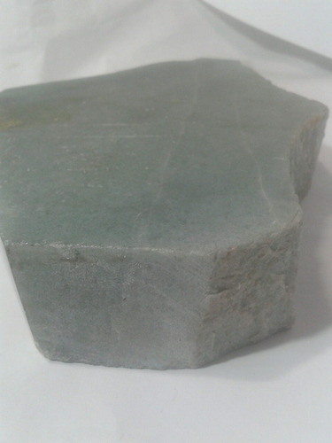 Imagen 6 de 10 de 005 Se Vende Laja De Cuarzo Verde En Su Formación Natural