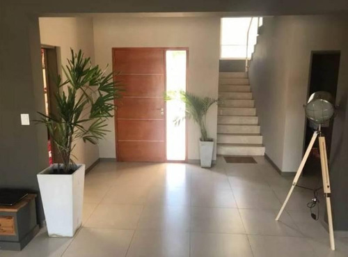 Imagen 3 de 14 de Moderna Casa Al Lago Con A Mejor Orientación En La Comarca