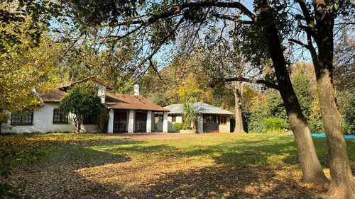Casa En Venta - 5 Dormitorios 3 Baños - 1200mts2 - La Plata