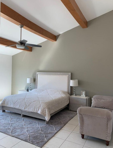 Venta De Casa En Centro Sur, Claustros Del Sur, 4 Recamaras, 4.5 Baños, Jardín