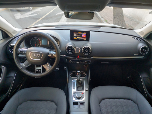 Audi A3 1.8 Sedán Ambiente At