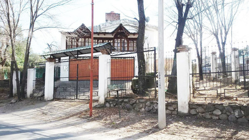 Imagen 1 de 4 de Casa En Venta De 4 Dormitorios C/ Cochera En Cosquín