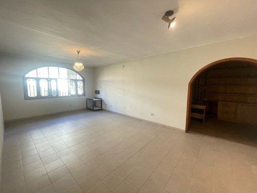 Imagen 6 de 16 de Se Vende Casa 404m2 4h+s/3b+s/2p/ Los Palos Grandes 1218