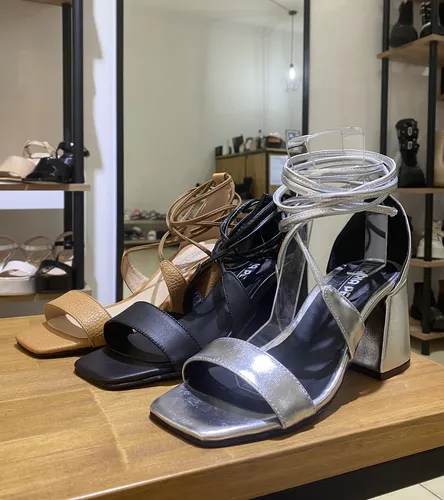 Sandalias Romanas Plata Plateadas Con Taco Cuadrado De Cuero