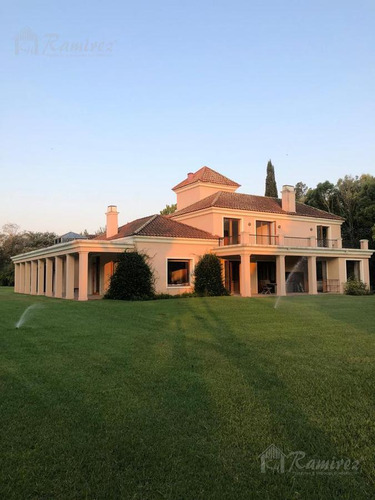 Excelente Casa De 580m² En El Argentino Farm Club De Lujan