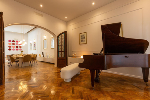 Casa Cuatro Dormitorios, Cochera Y Terraza Con Pileta En Venta Abasto