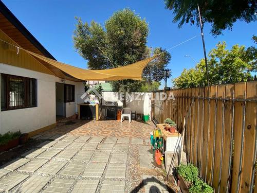 Casa Remodelada En Venta De 2 Dorm. En La Reina