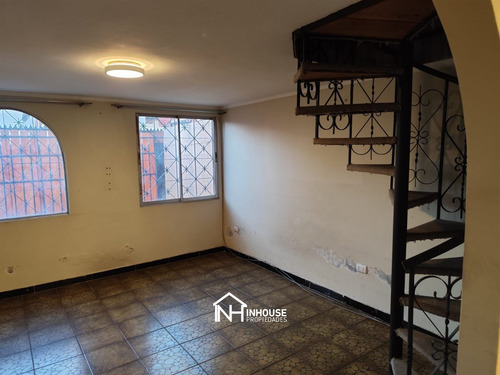 Casa En Venta De 4 Dorm. En La Florida