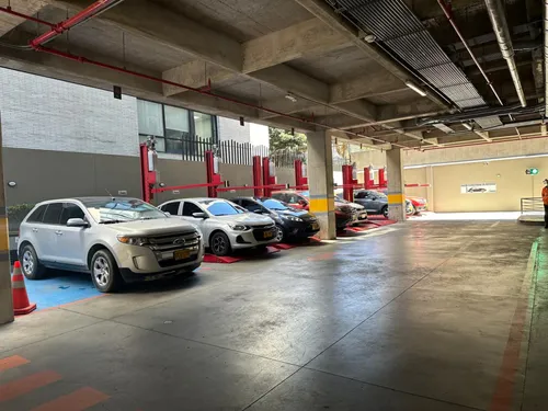 Oficina En Arriendo/venta En Chico Norte. Cod V1004432