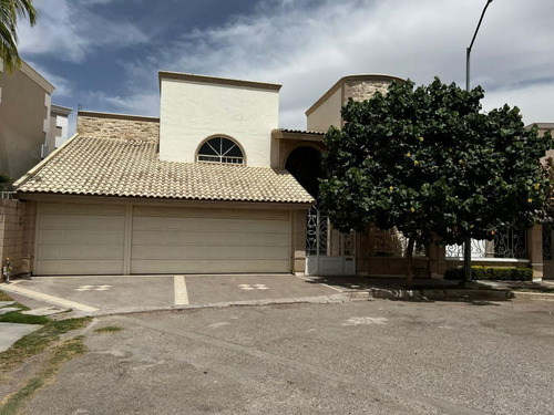 Casa En Venta En Residencial El Fresno