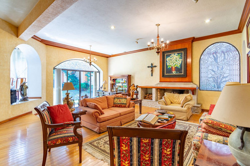 Elegancia Y Tranquilidad, Casa En Venta En Jardines Del Pedregal