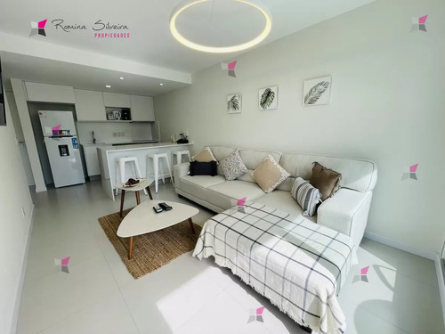 Venta De Apartamento De 1 Dormitorio En Mansa En Edificio Con Servicios Punta Del Este 