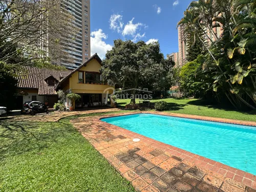 Casa En Arriendo En Loma De San José. Cod A776095
