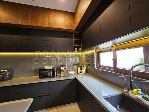 Casa En Venta En Misión San Jerónimo Con Acabados De Lujo