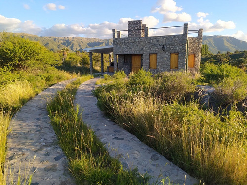 Imagen 3 de 21 de Casa De Piedra Con Vista Las Sierras